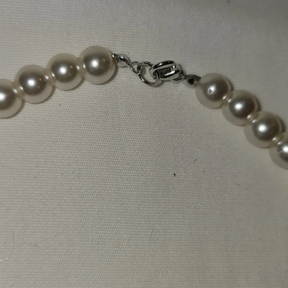 Curly Black (gray) Wig with Pink Hair Rollers, Eyeglasses, Necklace NWOT - Picture 15 of 15